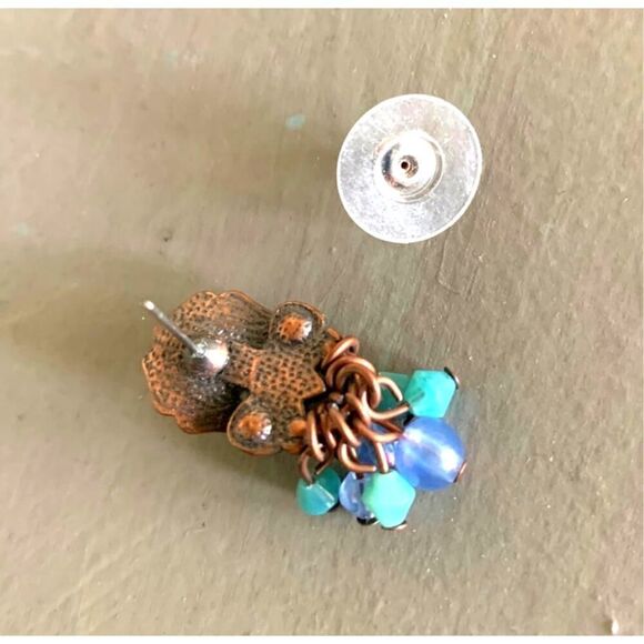 Gorgeous Vintage Jadeite Rose and Crystal Dangle Earrings, Antique Gold finish - Picture 4 of 4